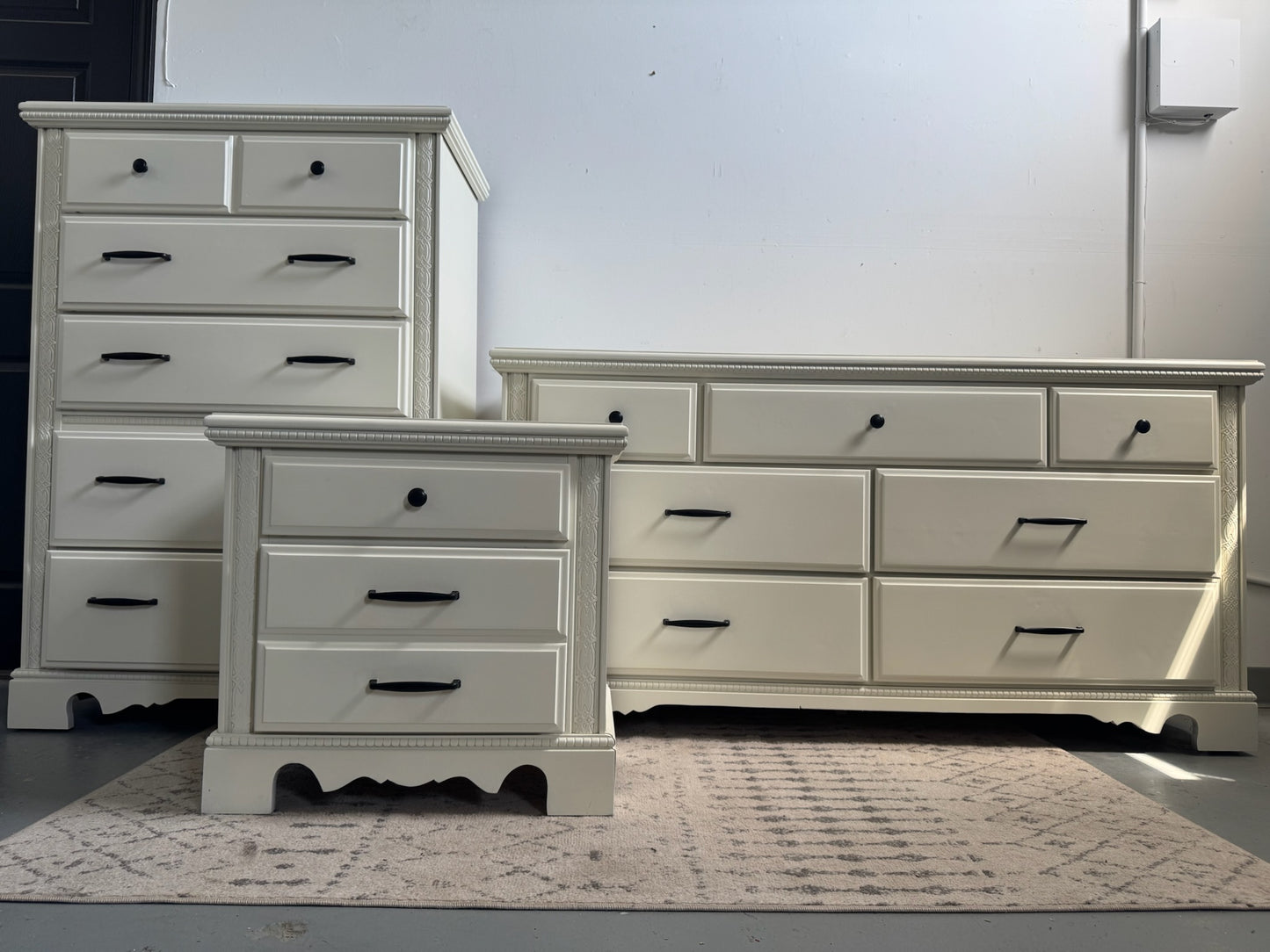 White Modern 3pcs Bedroom Set