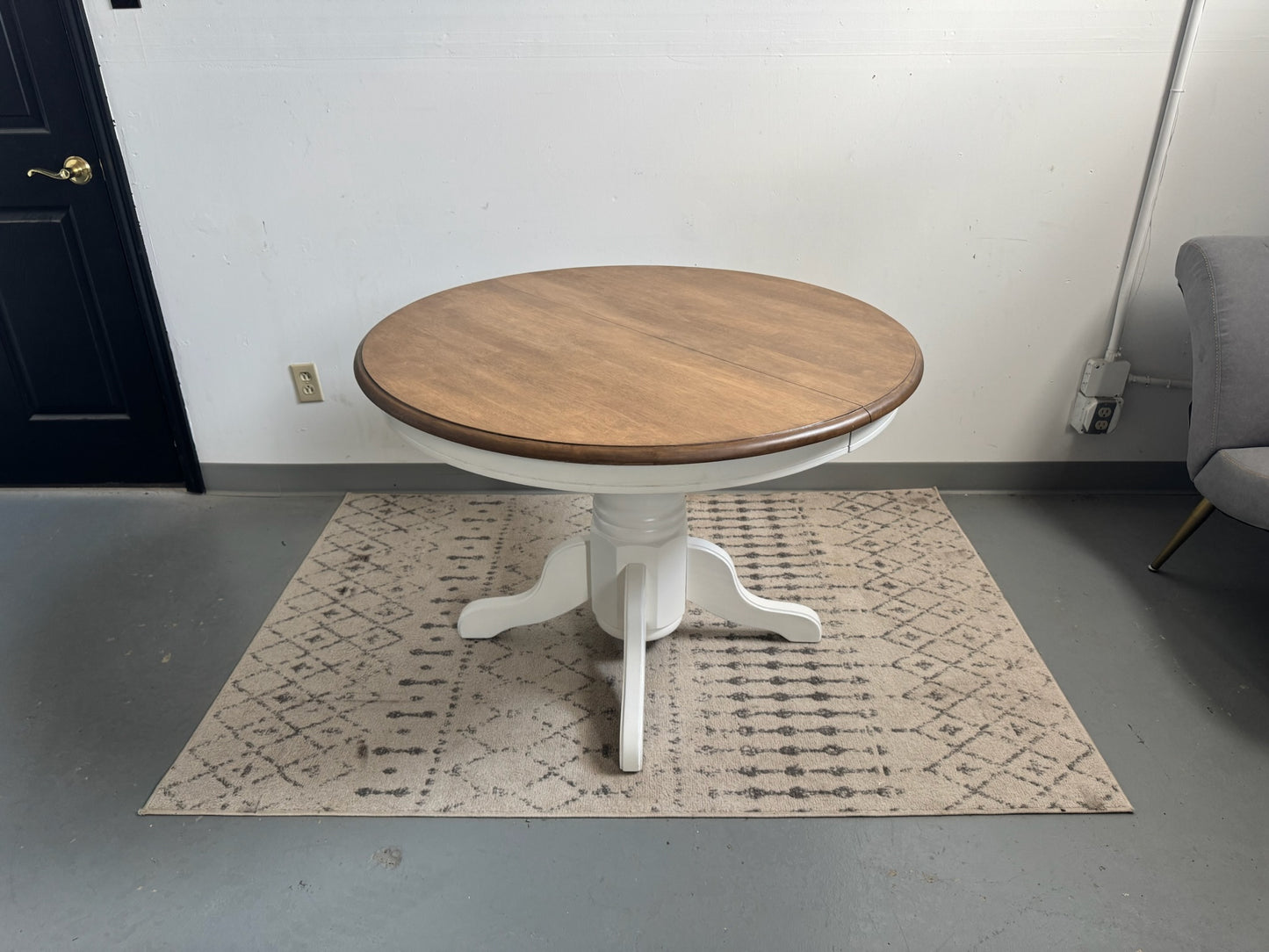 White/Wood Round Pedestal Dining Table