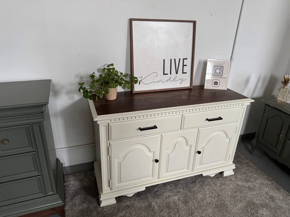 White Kincaid Buffet / Sideboard