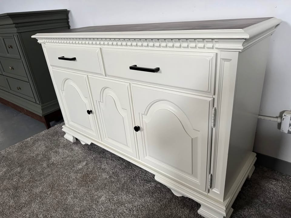 White Kincaid Buffet / Sideboard
