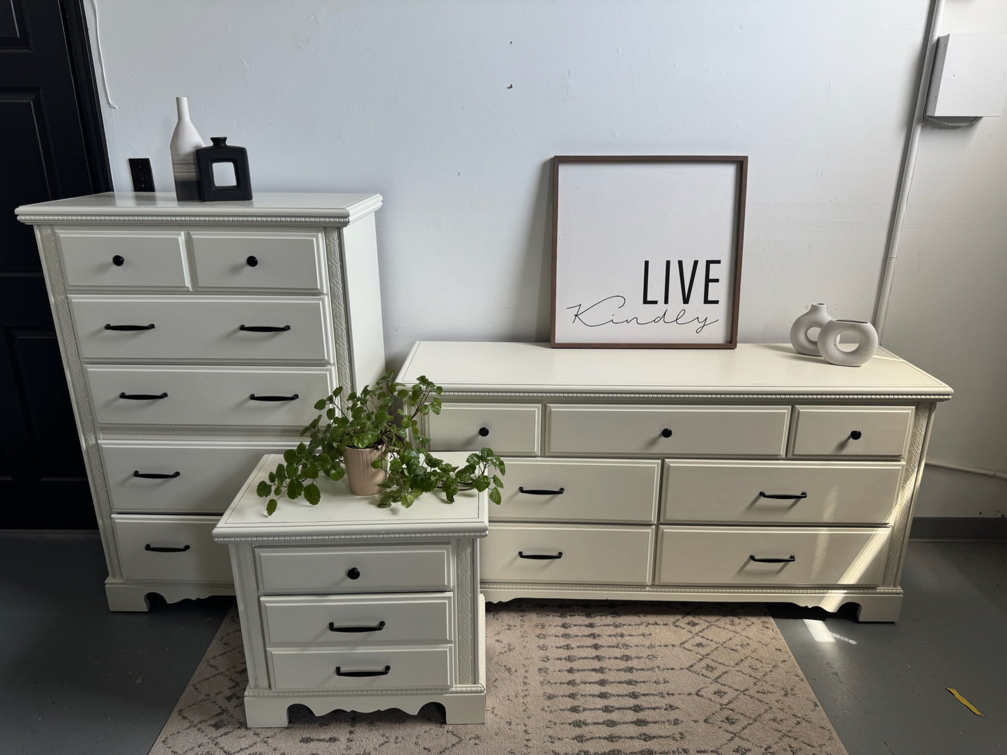 White Modern 3pcs Bedroom Set