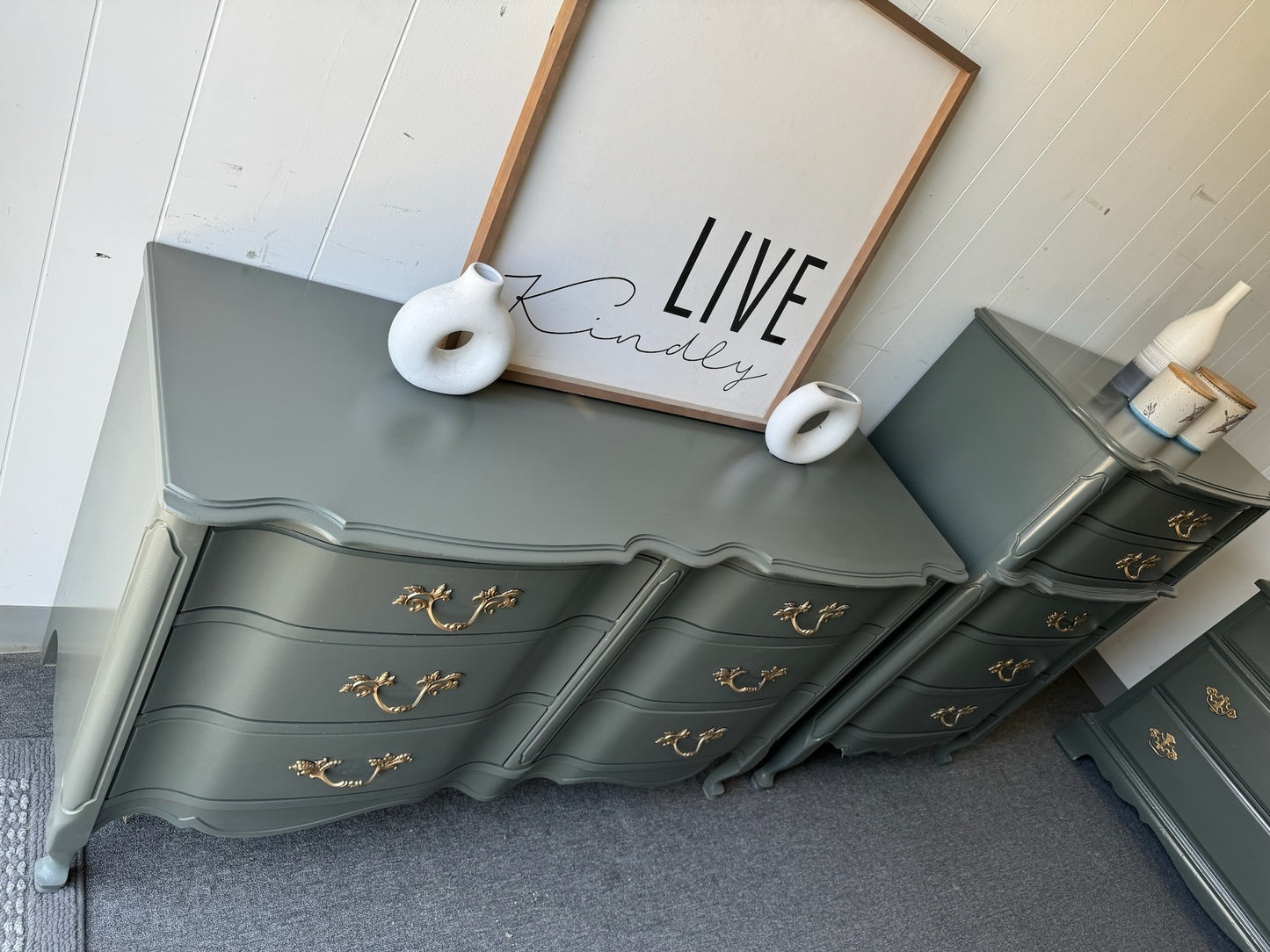 Green provincial Dresser Set