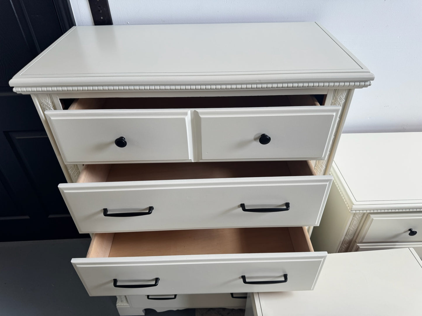 White Modern 3pcs Bedroom Set