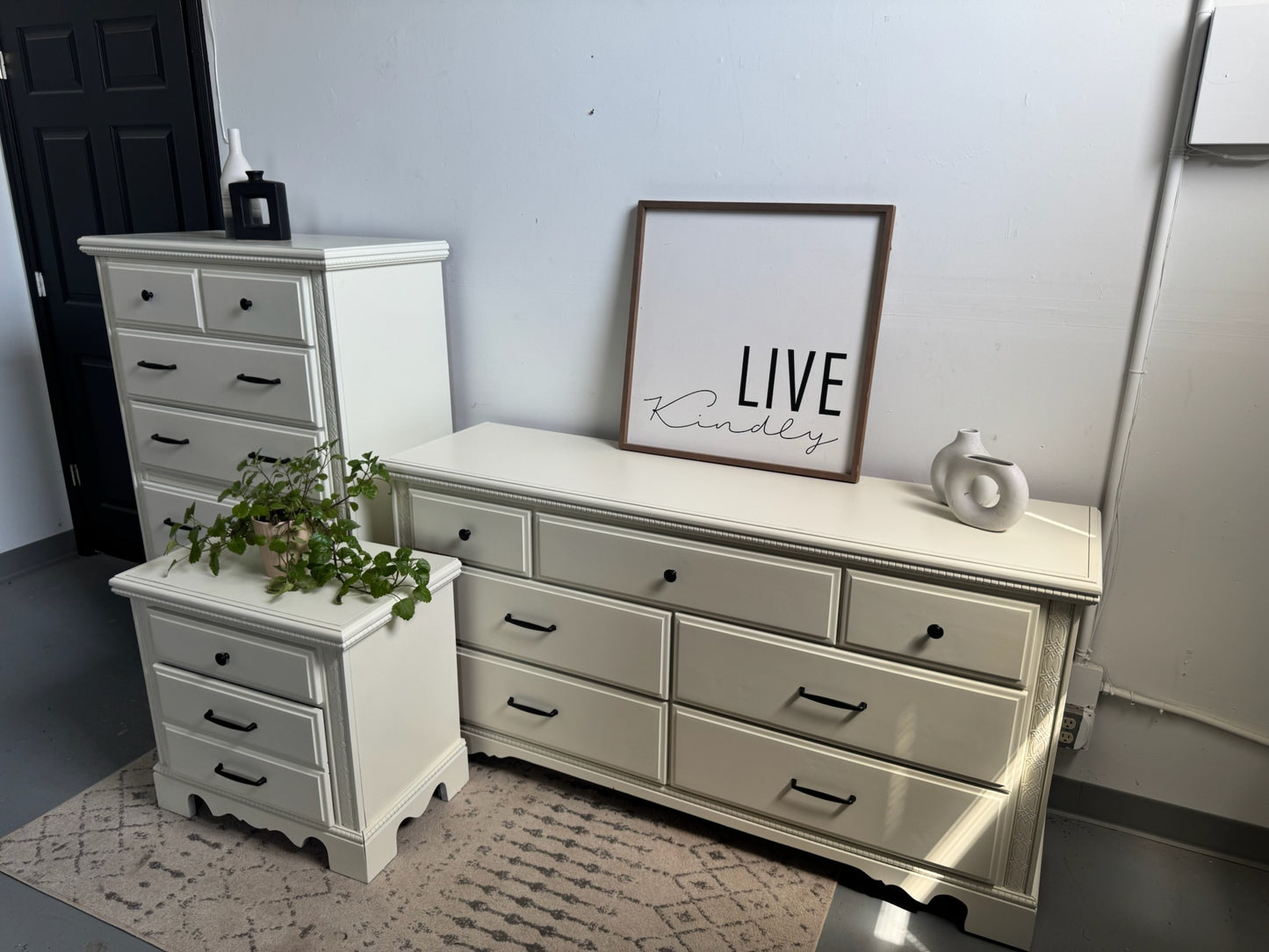 White Modern 3pcs Bedroom Set