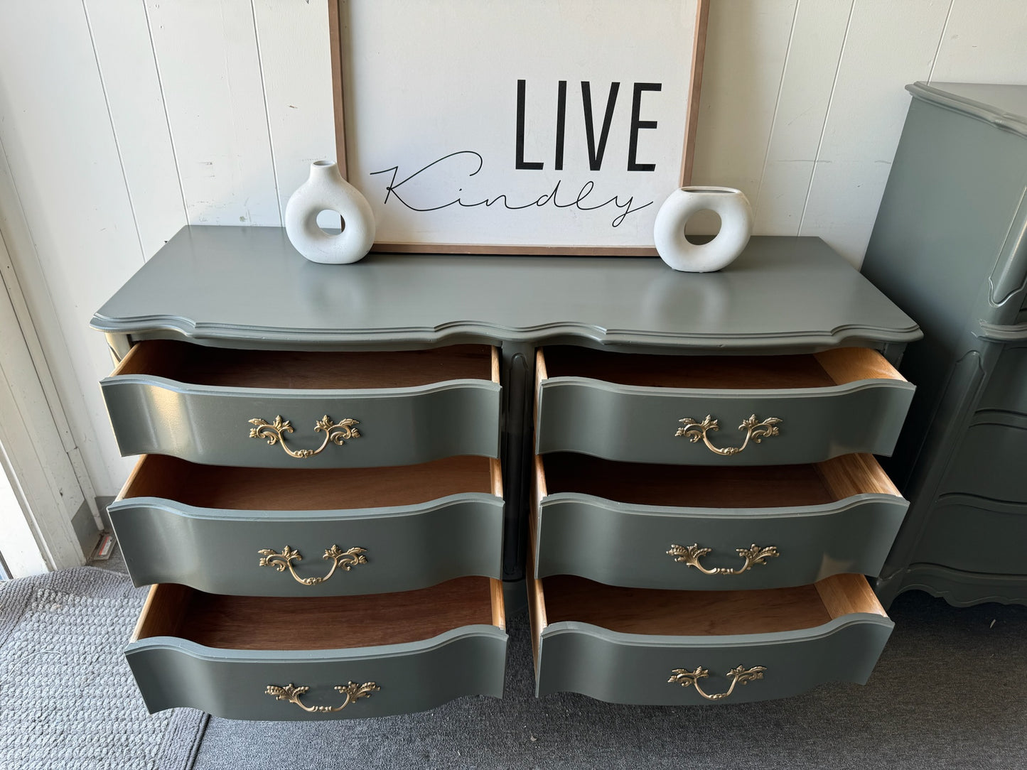 Green provincial Dresser Set