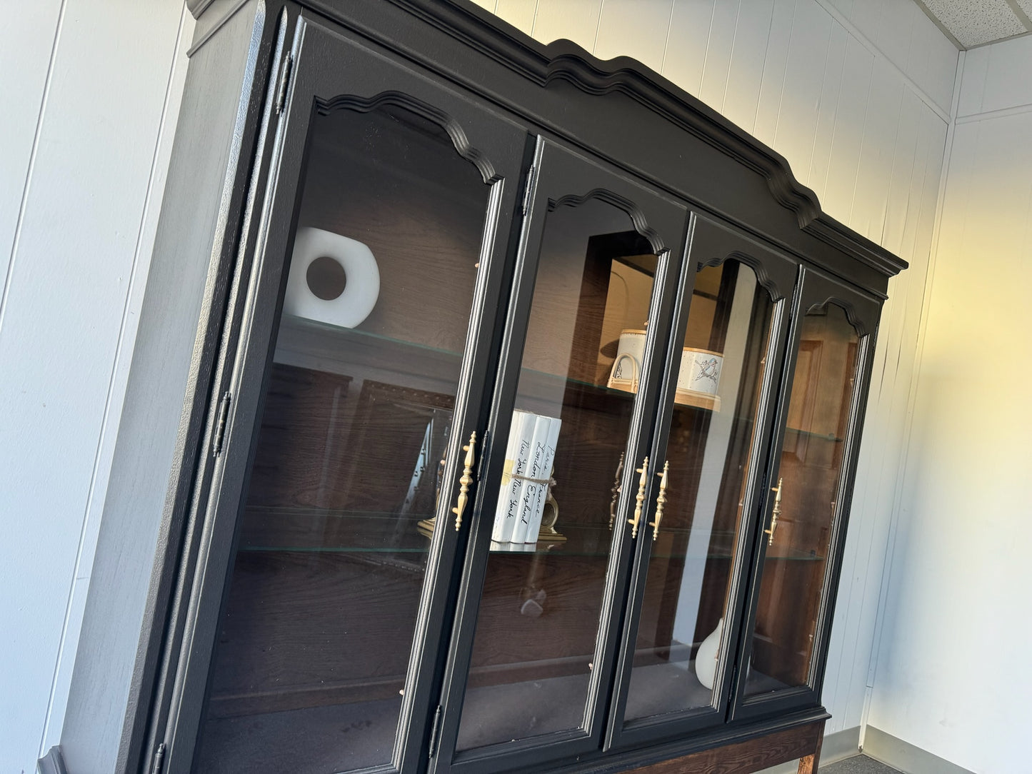 Arched Hutch with Wood Base
