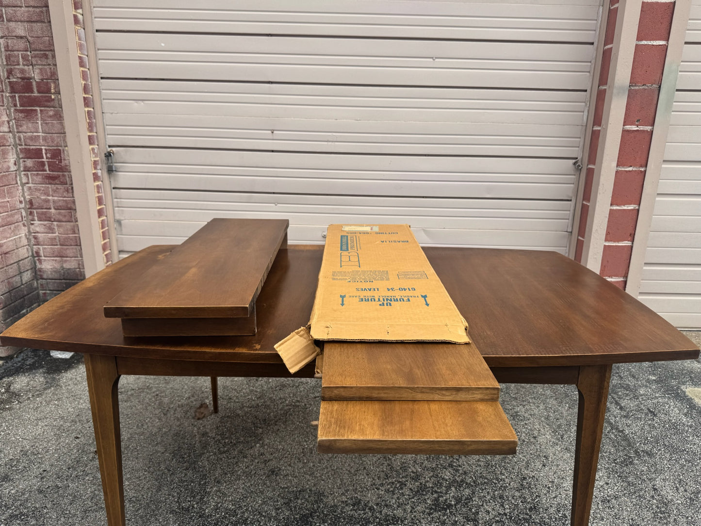Broyhill Brasilia Dining Set