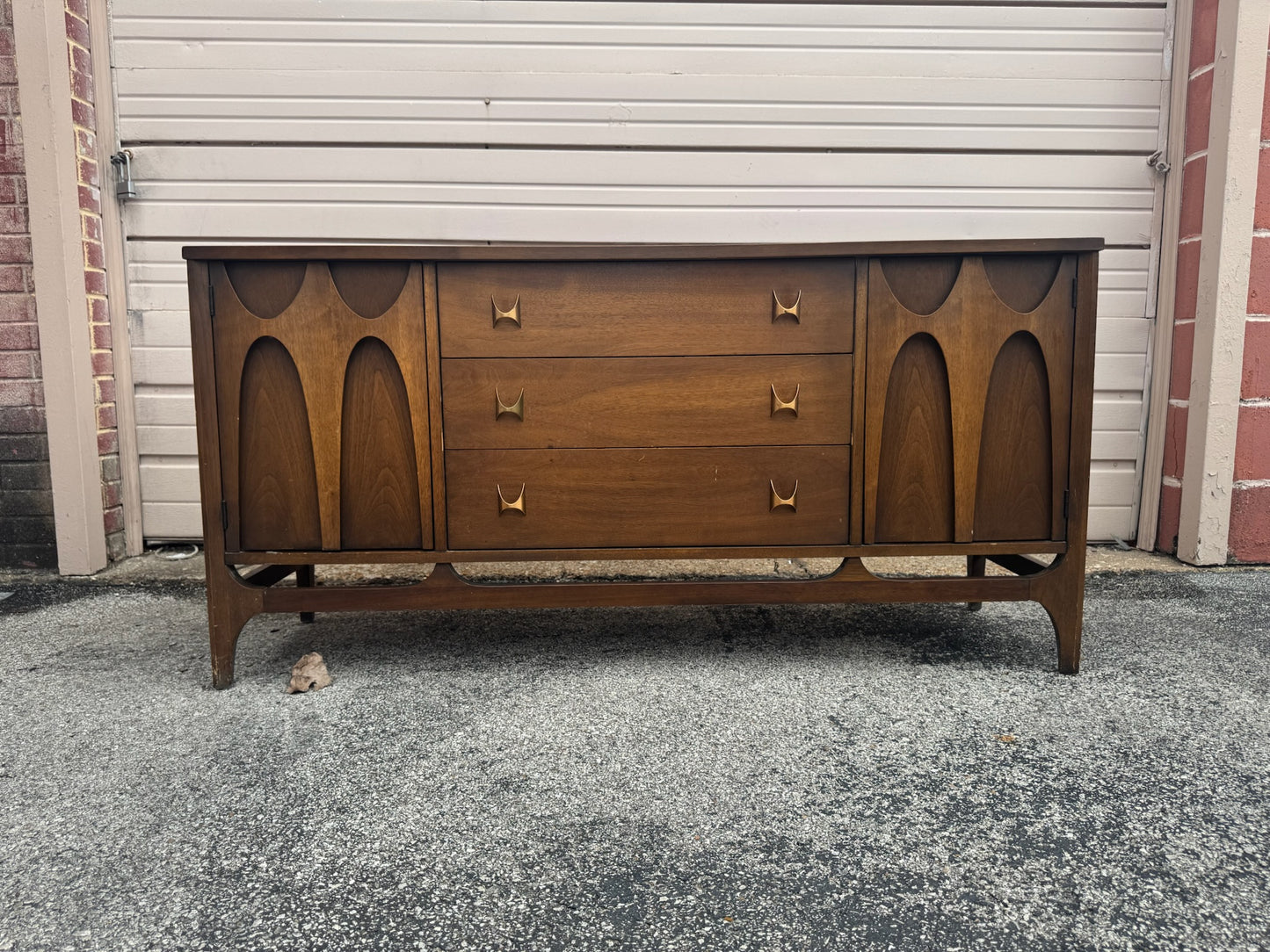 Broyhill Brasilla Premier Large Hutch