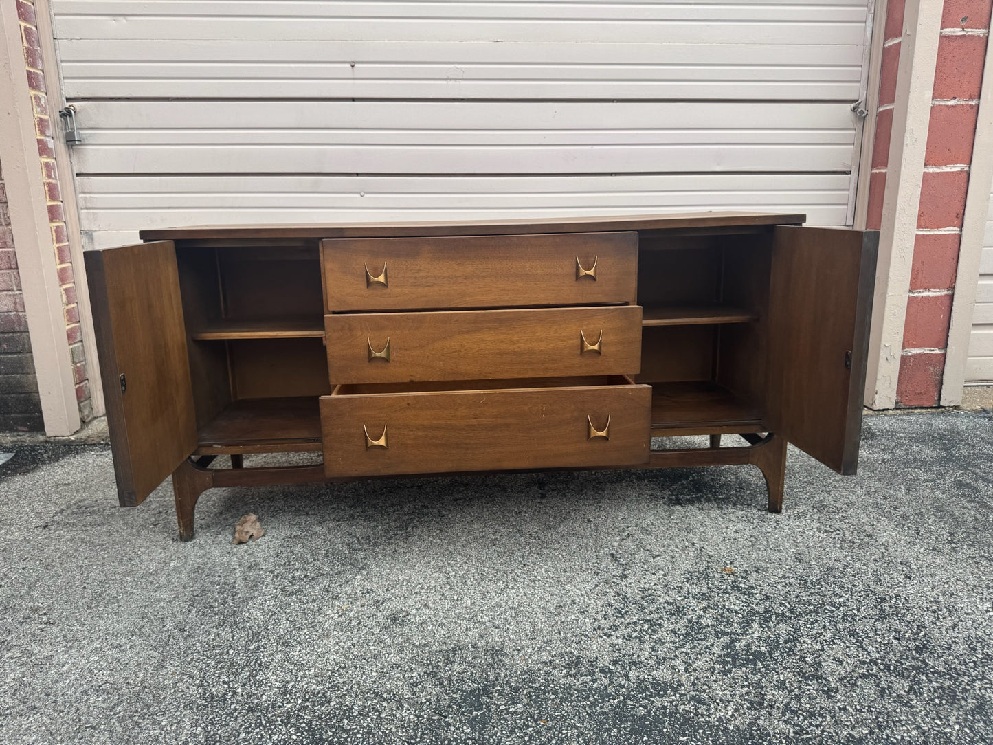 Broyhill Brasilla Premier Large Hutch