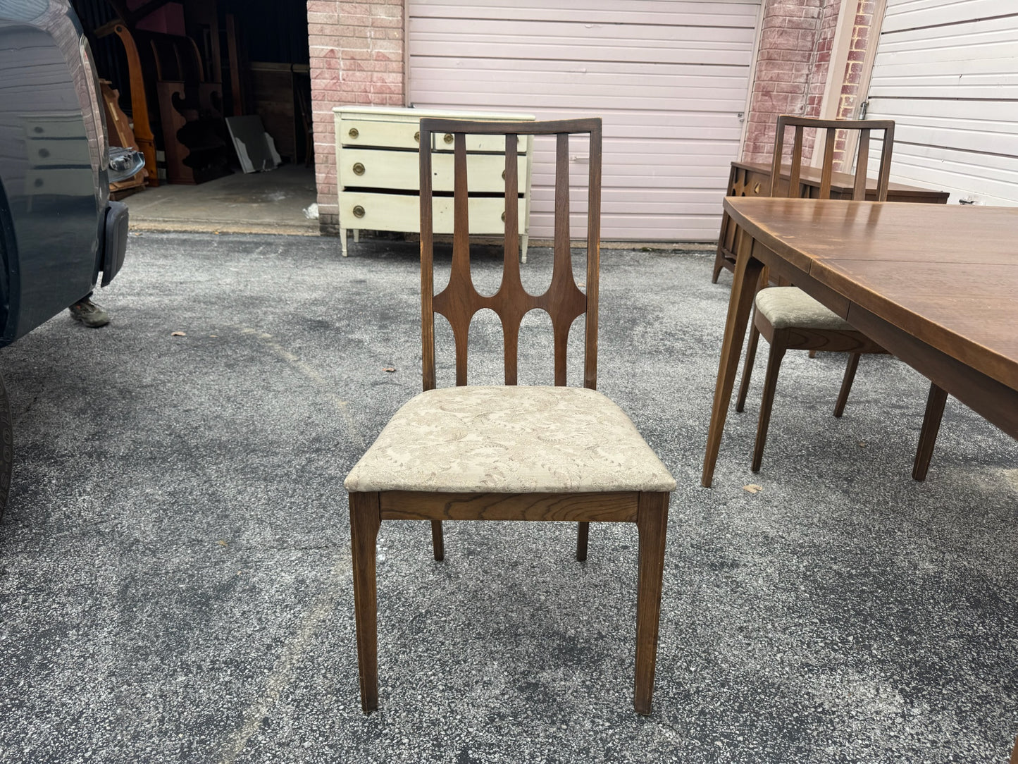 Broyhill Brasilia Dining Set