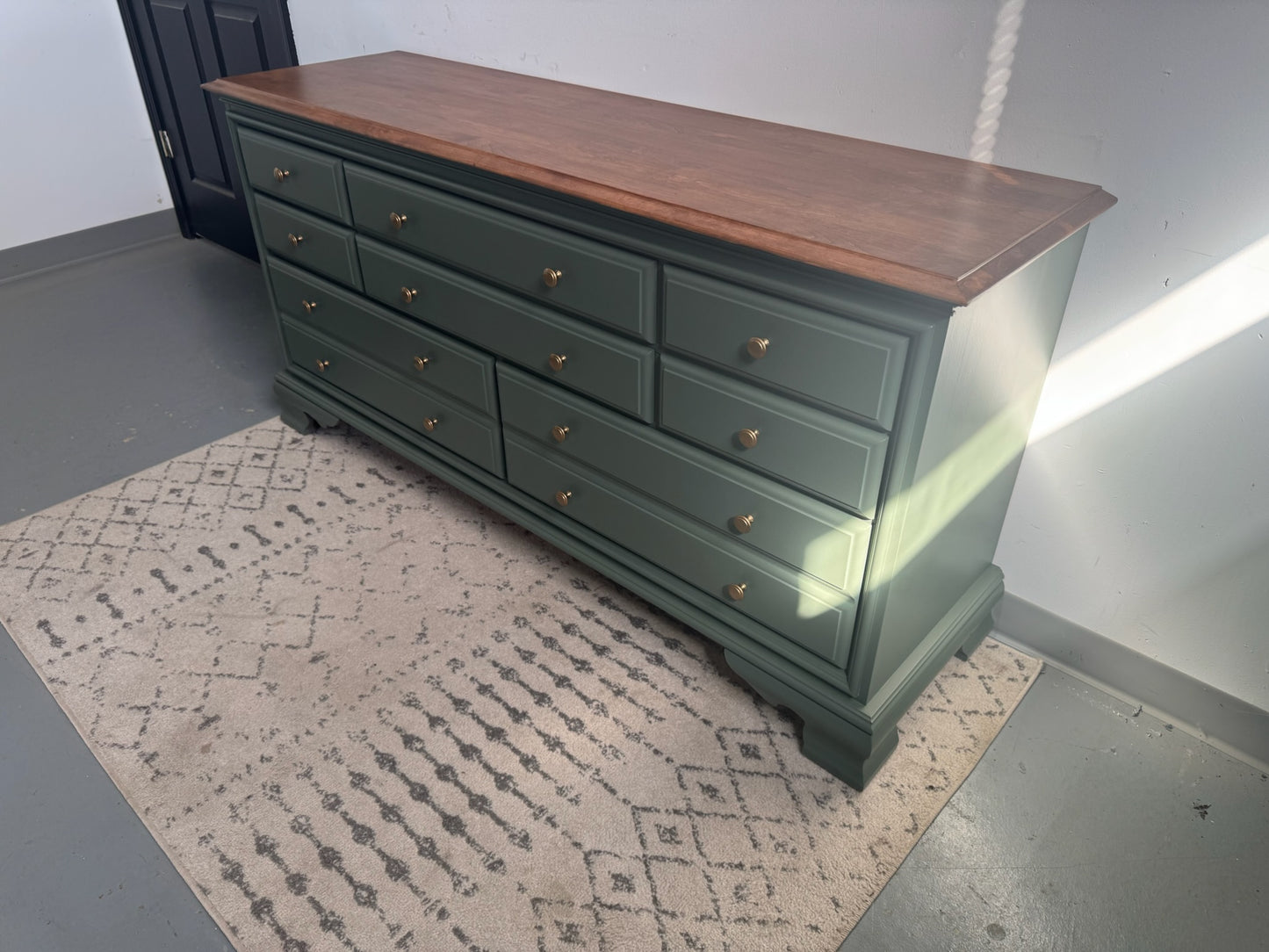 Green Solid Wood 8-Drawer Dresser with Stained Top