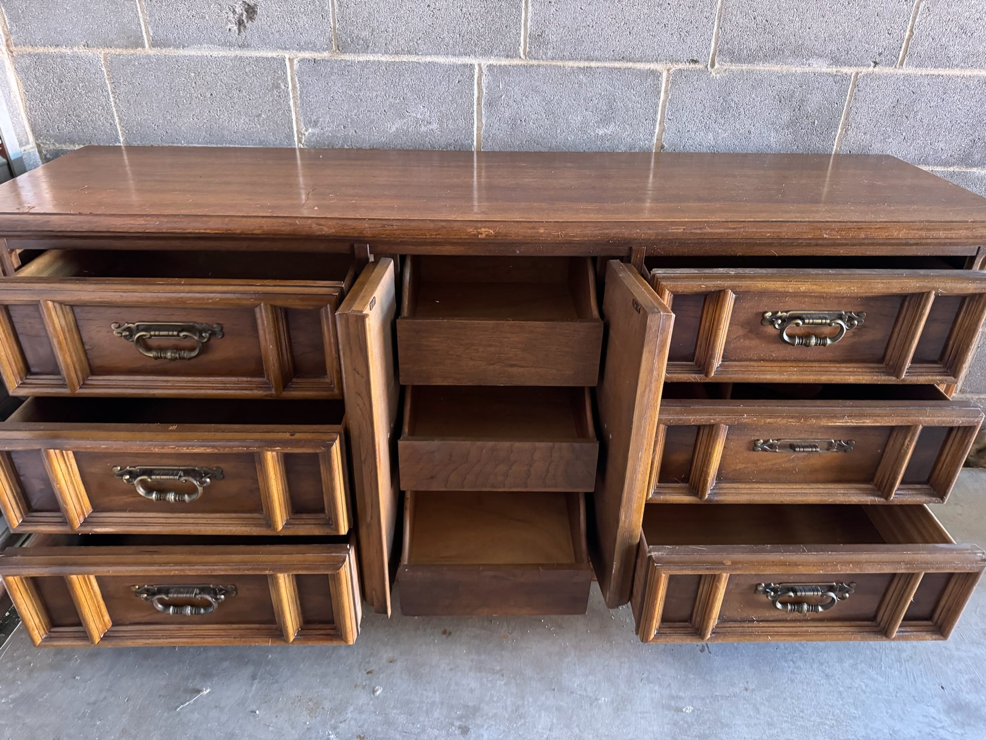 Thomasville Dresser – VillelasCo Furniture