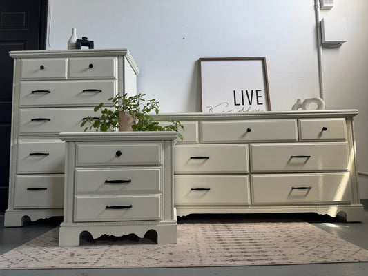 White Modern 3pcs Bedroom Set