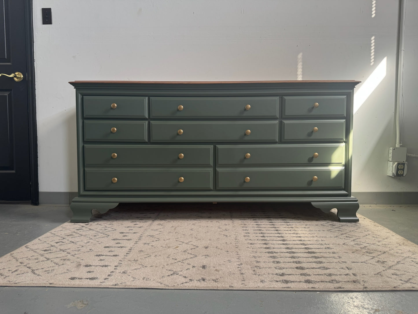 Green Solid Wood 8-Drawer Dresser with Stained Top