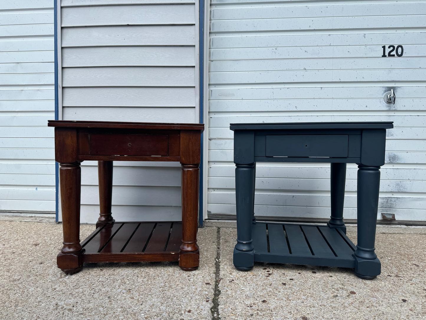 Set of 2 Nightstands/ Side Tables