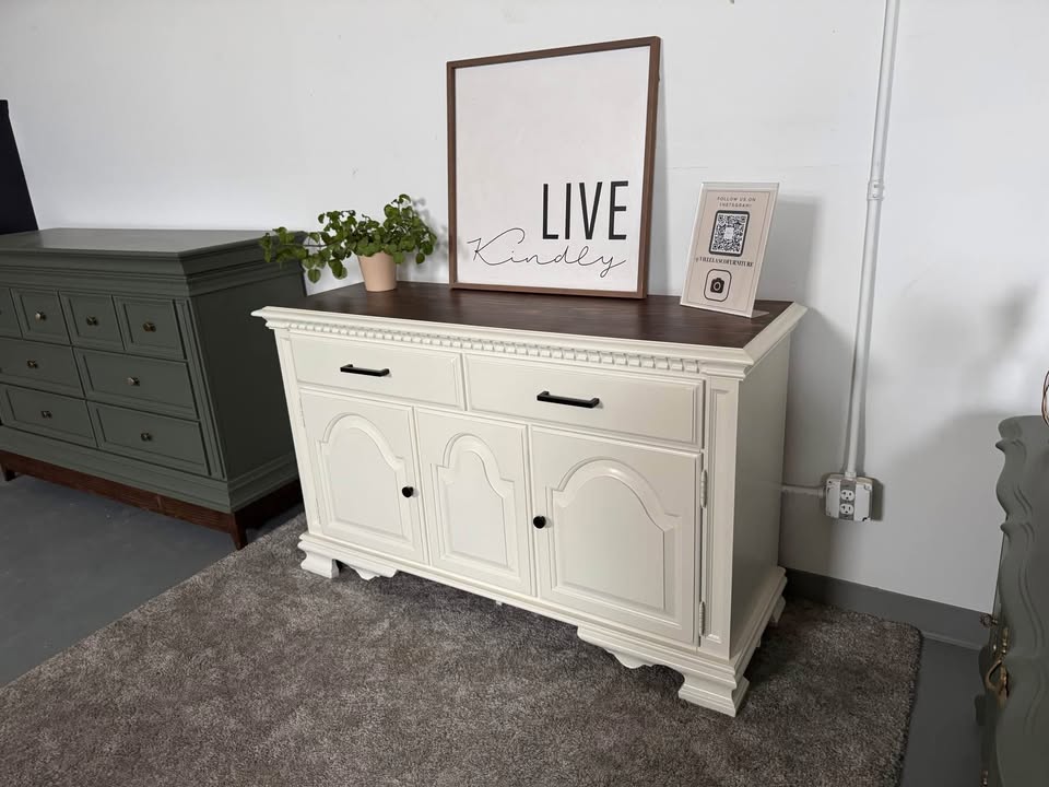 White Kincaid Buffet / Sideboard