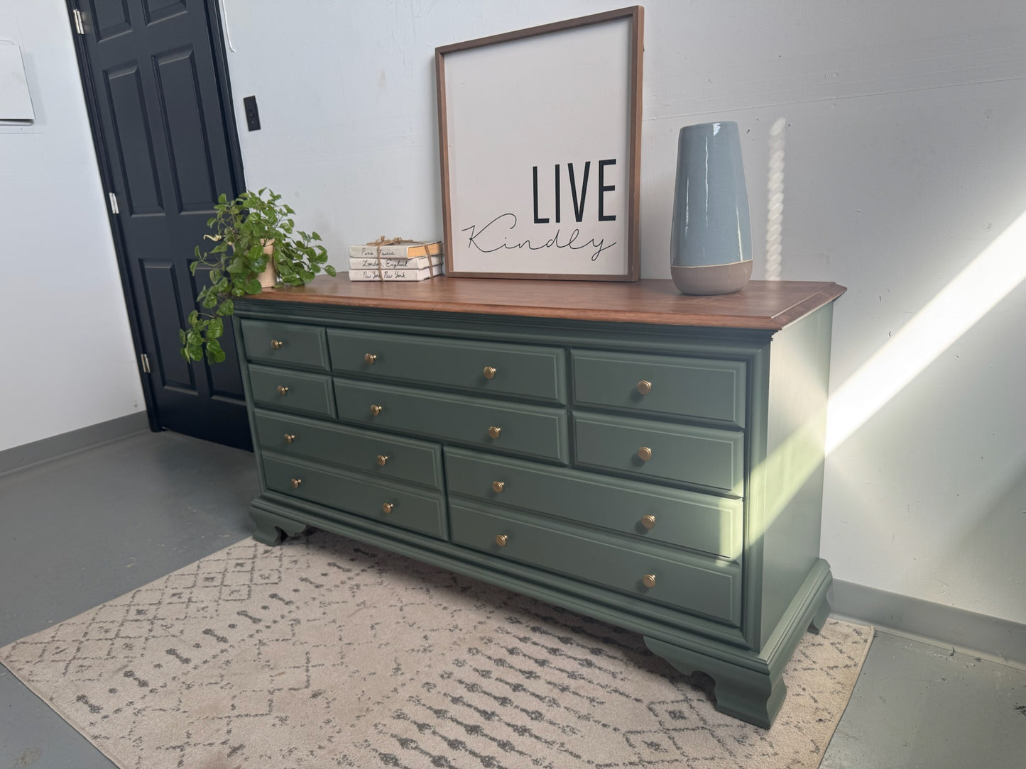 Green Solid Wood 8-Drawer Dresser with Stained Top