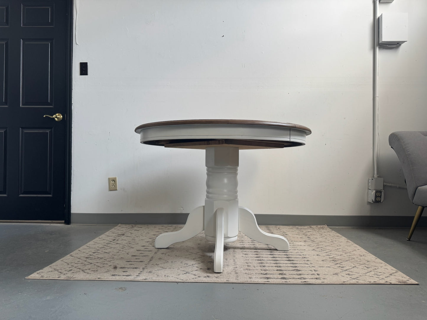 White/Wood Round Pedestal Dining Table