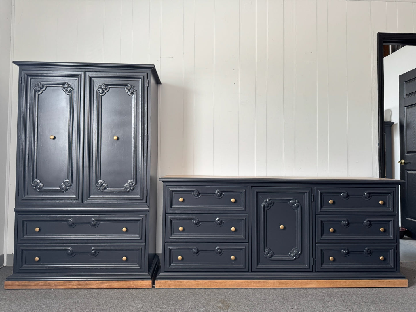 Black and Wood 4-Piece Dresser Set