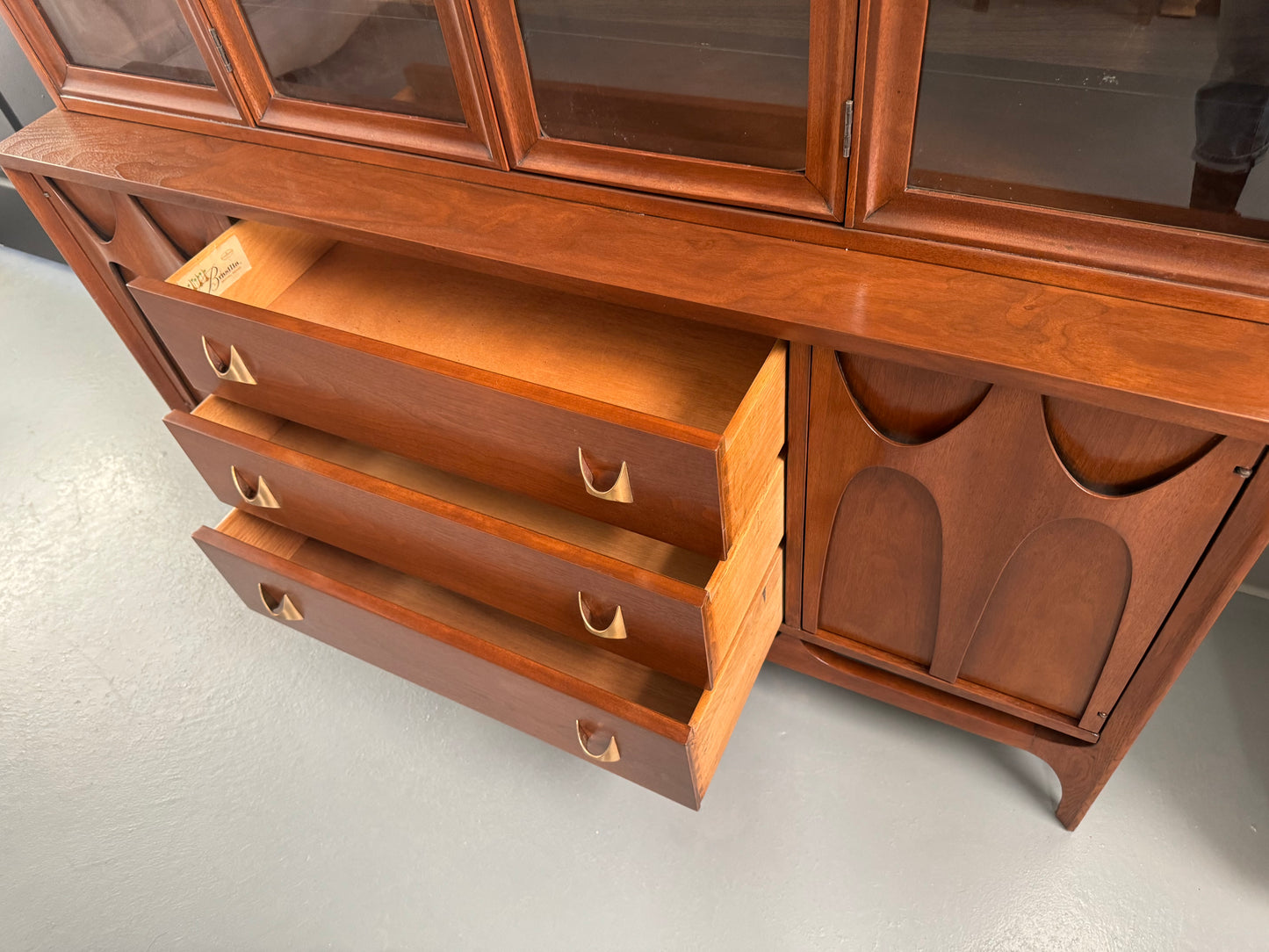 Authentic Broyhill Premier Brasilia Hutch (Free Delivery/Shipping)