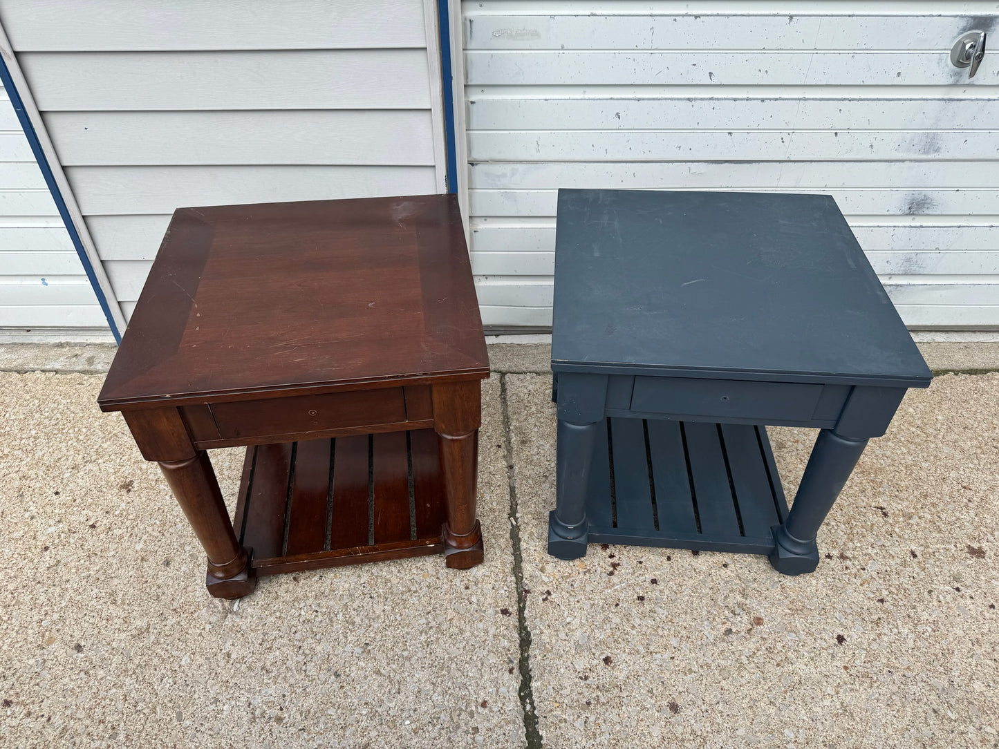 Set of 2 Nightstands/ Side Tables