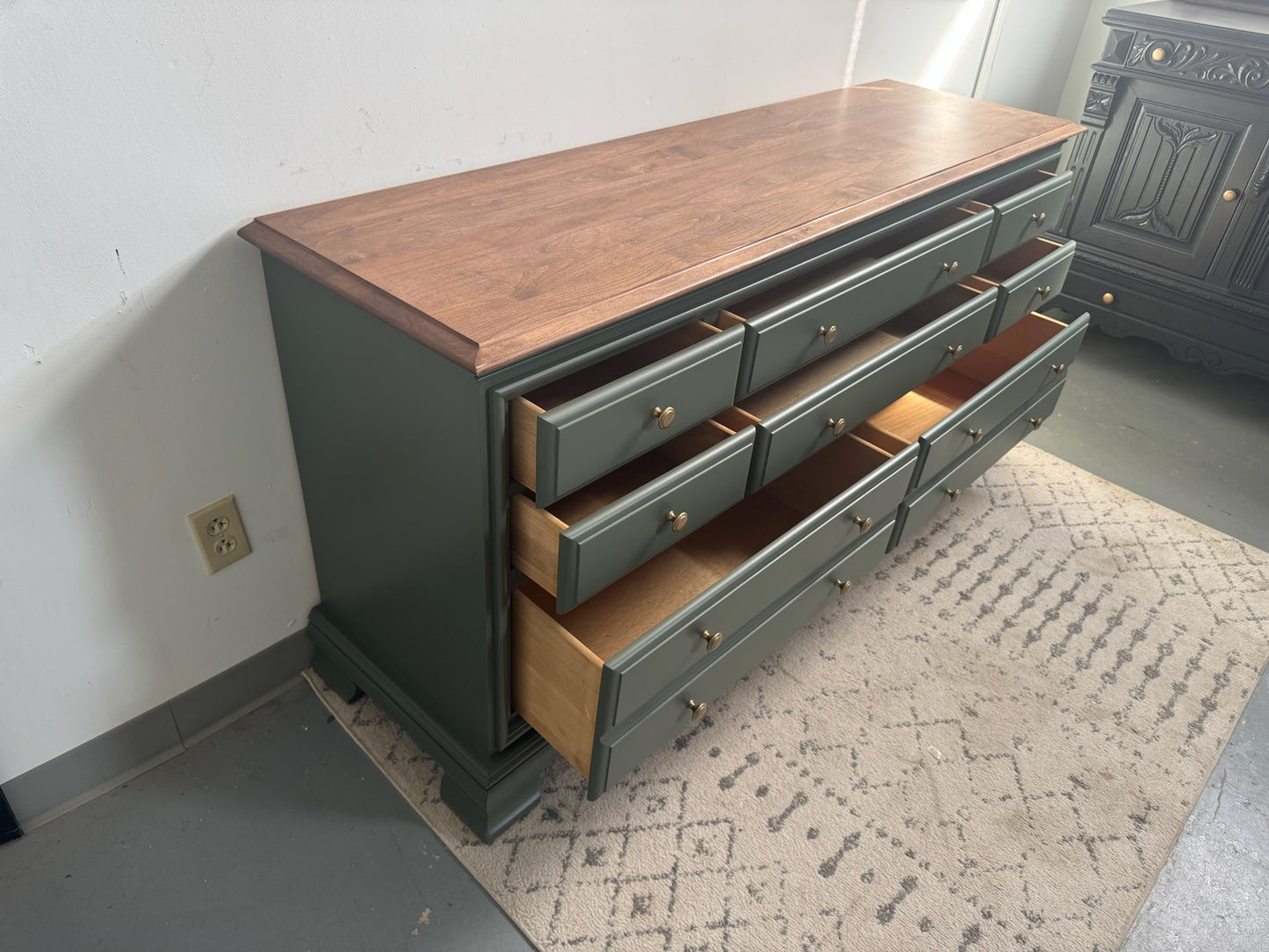 Green Solid Wood 8-Drawer Dresser with Stained Top