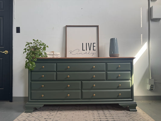 Green Solid Wood 8-Drawer Dresser with Stained Top