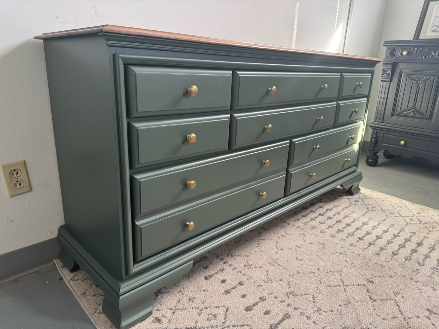 Green Solid Wood 8-Drawer Dresser with Stained Top