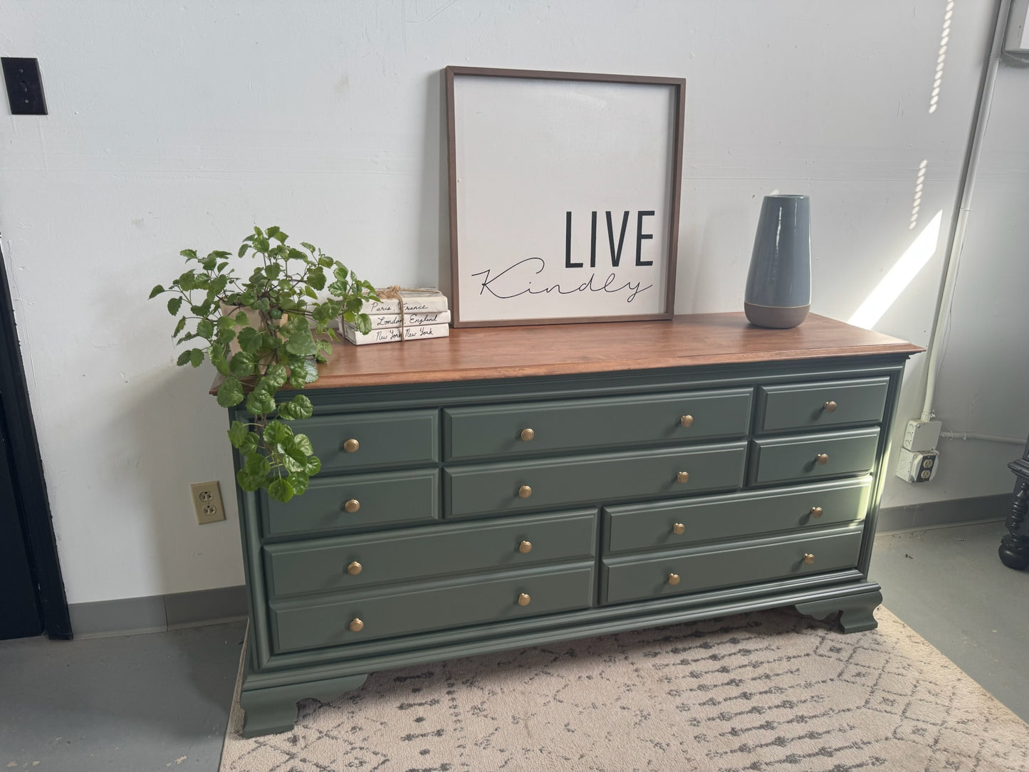 Green Solid Wood 8-Drawer Dresser with Stained Top