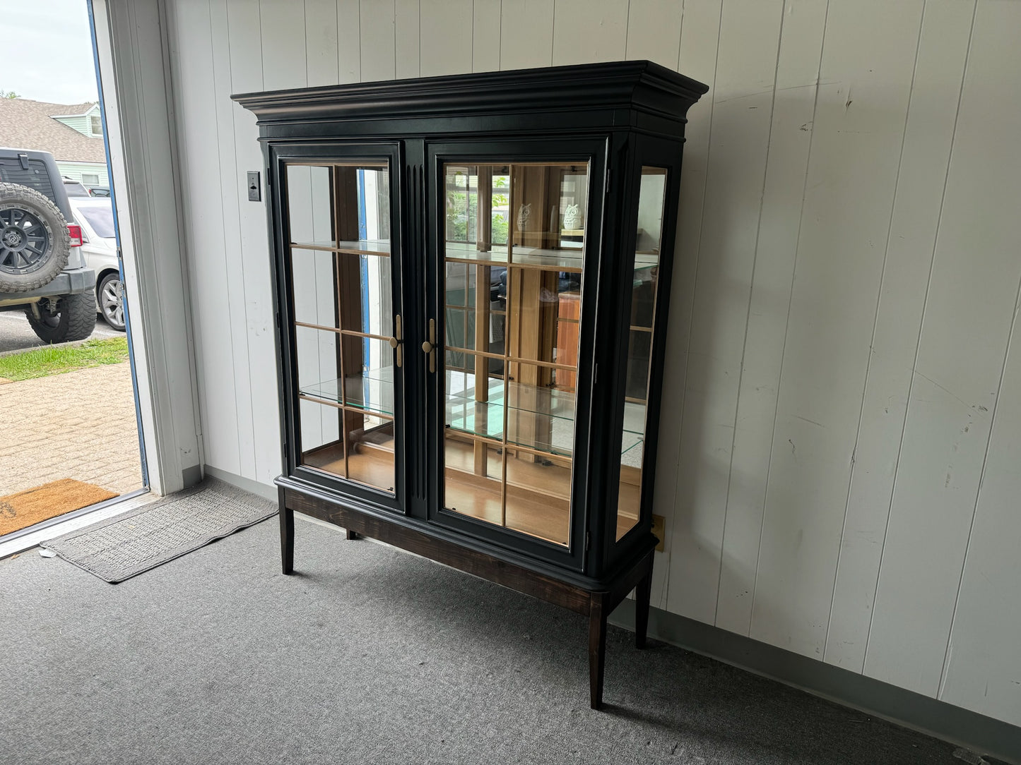 Black Hutch