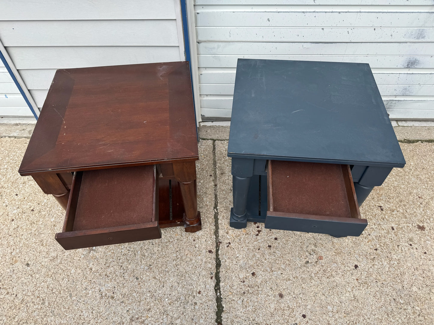 Set of 2 Nightstands/ Side Tables