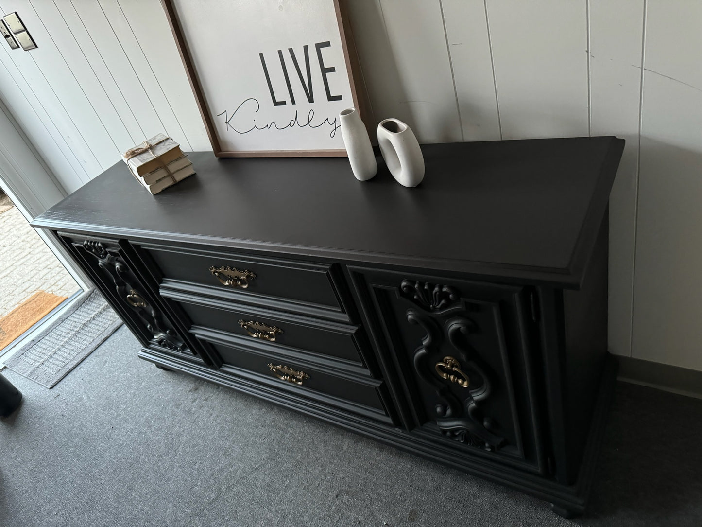 Broyhill Large Black Dresser – VillelasCo Furniture
