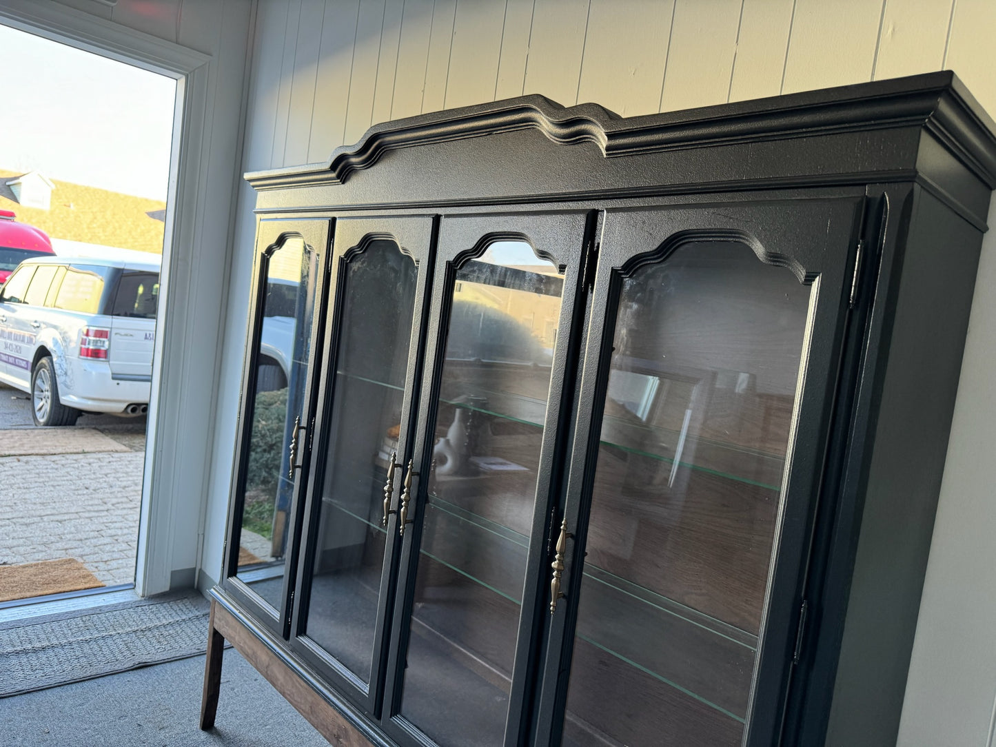 Arched Hutch with Wood Base