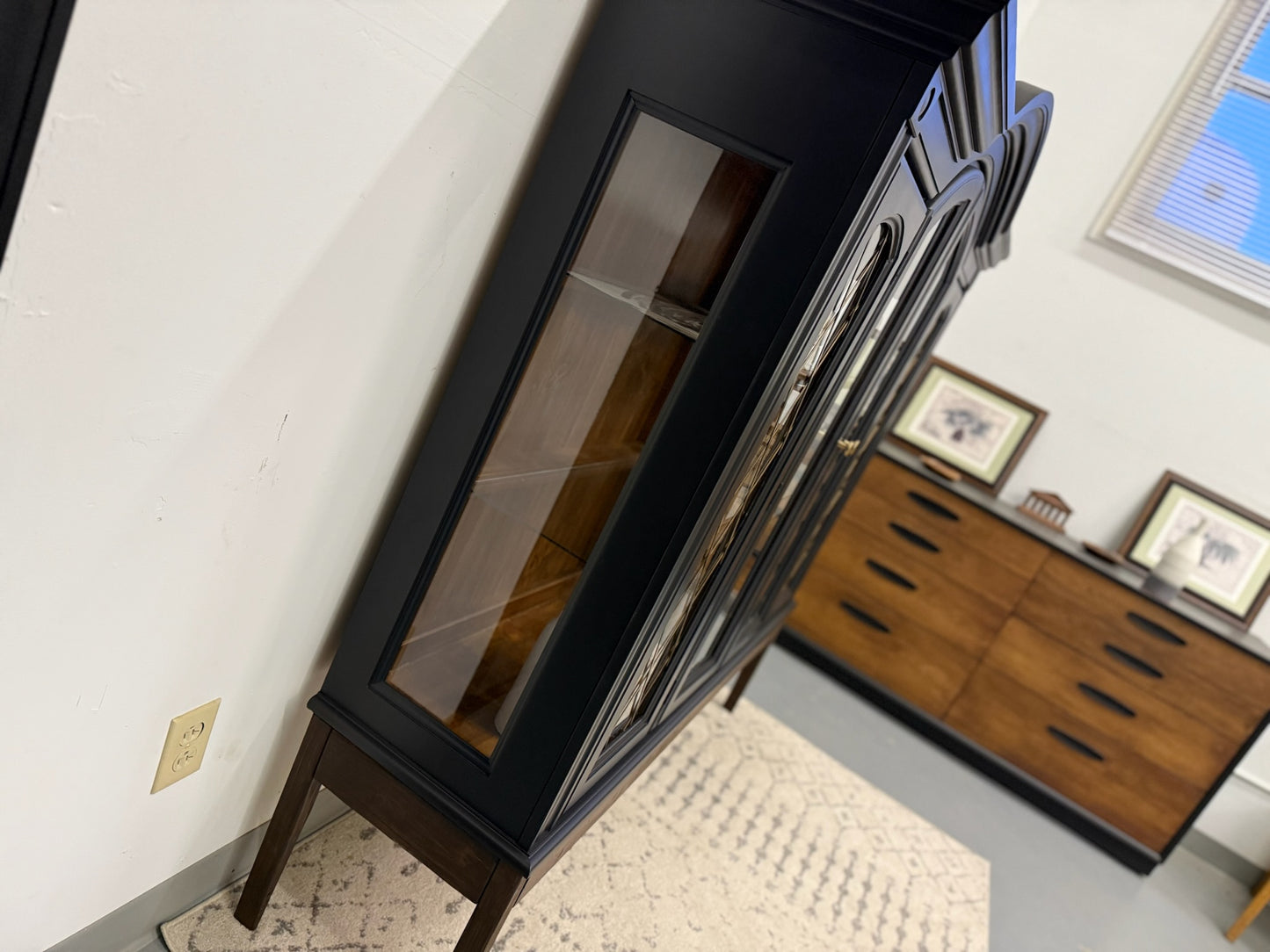 Black Arched Top Hutch with Lattice Glass Doors