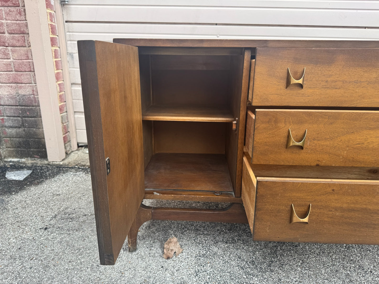 Broyhill Brasilla Premier Large Hutch