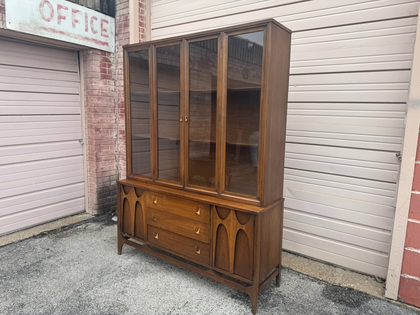 Broyhill Brasilla Premier Large Hutch