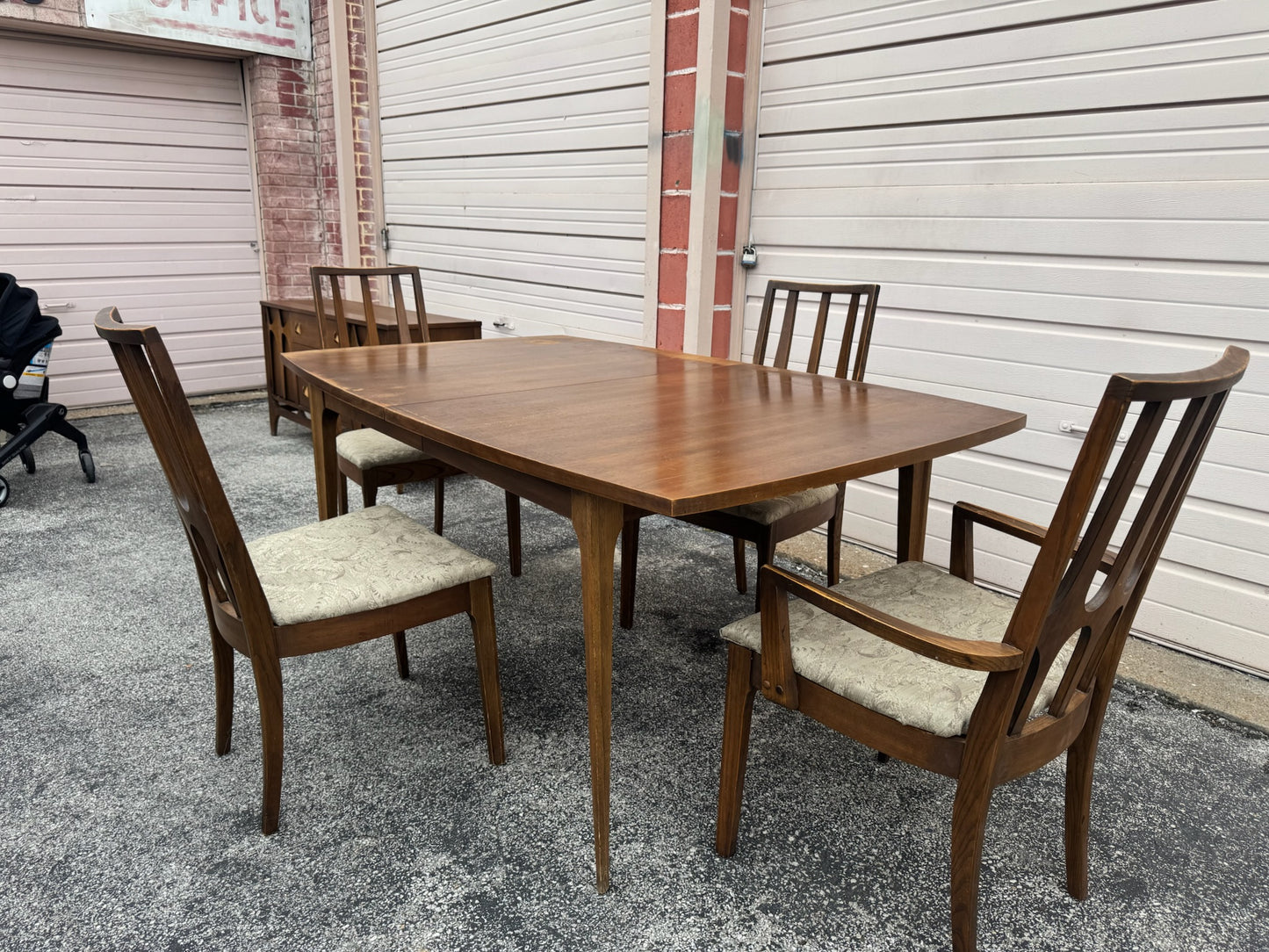 Broyhill Brasilia Dining Set