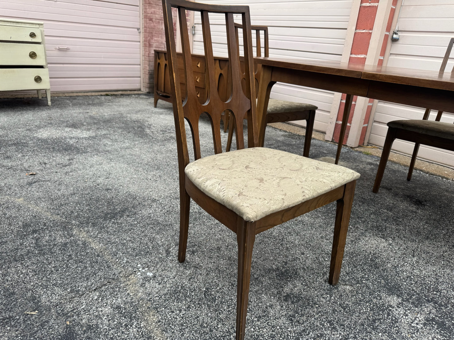 Broyhill Brasilia Dining Set