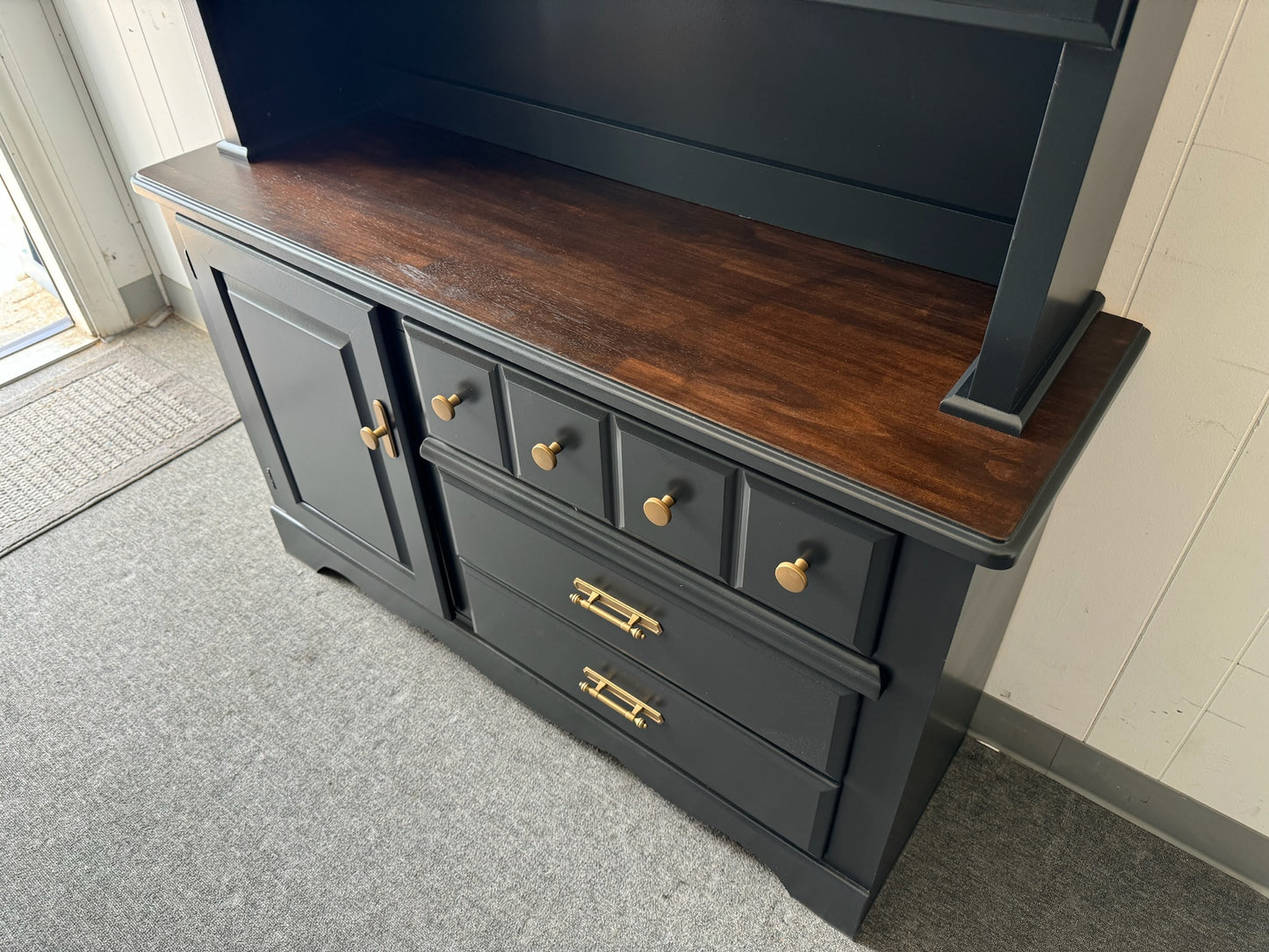 Black hutch/ sideboard with shelves