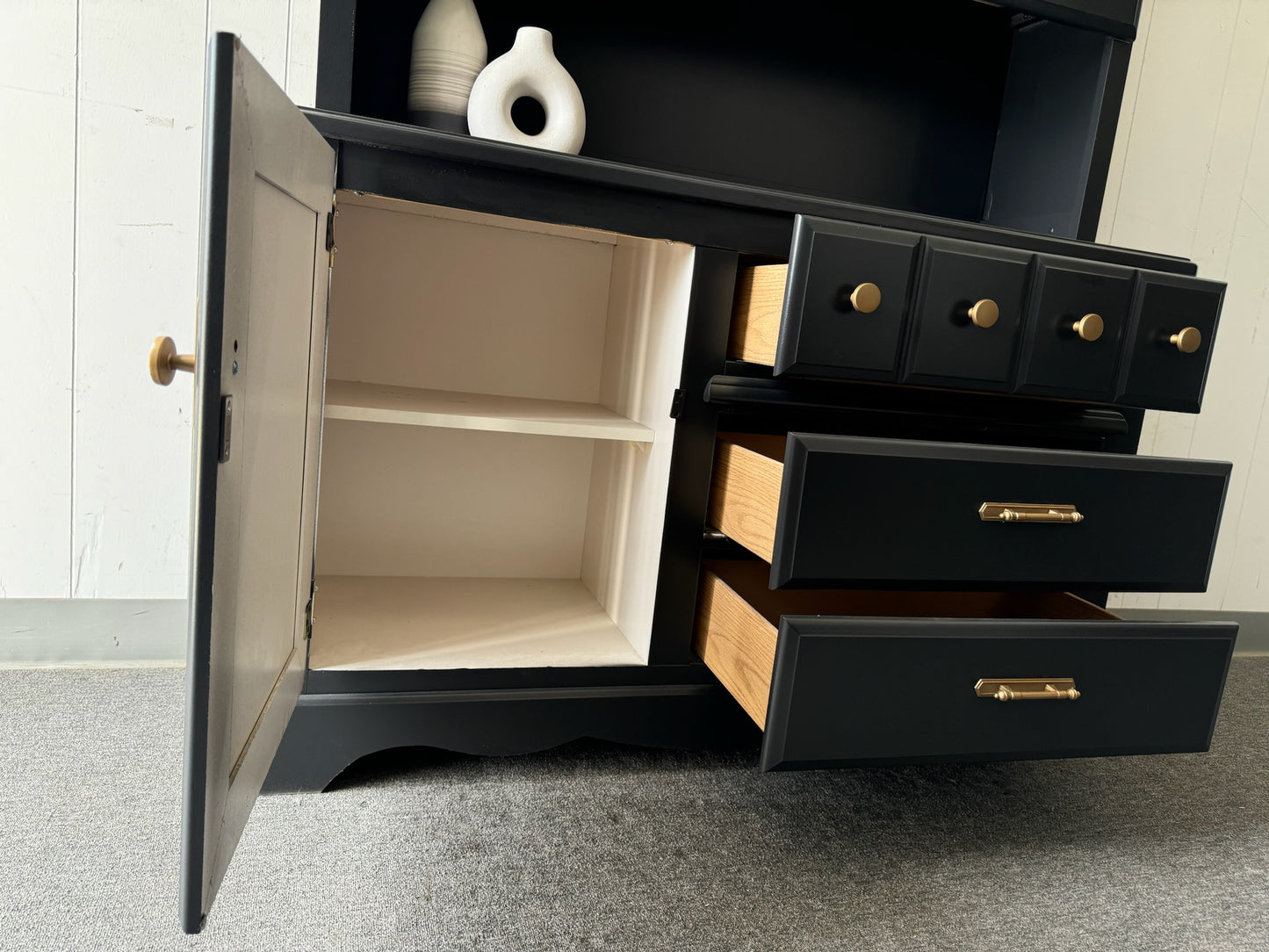 Black hutch/ sideboard with shelves