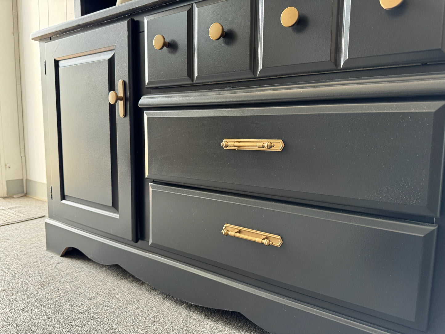 Black hutch/ sideboard with shelves