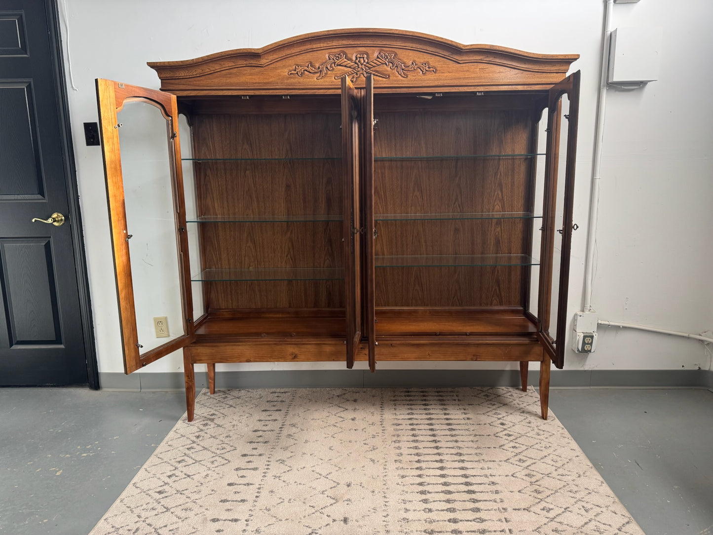 Thomasville Lighted Display Hutch