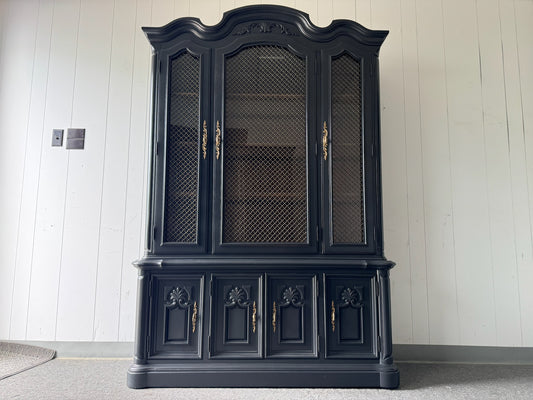 Large Black Hutch