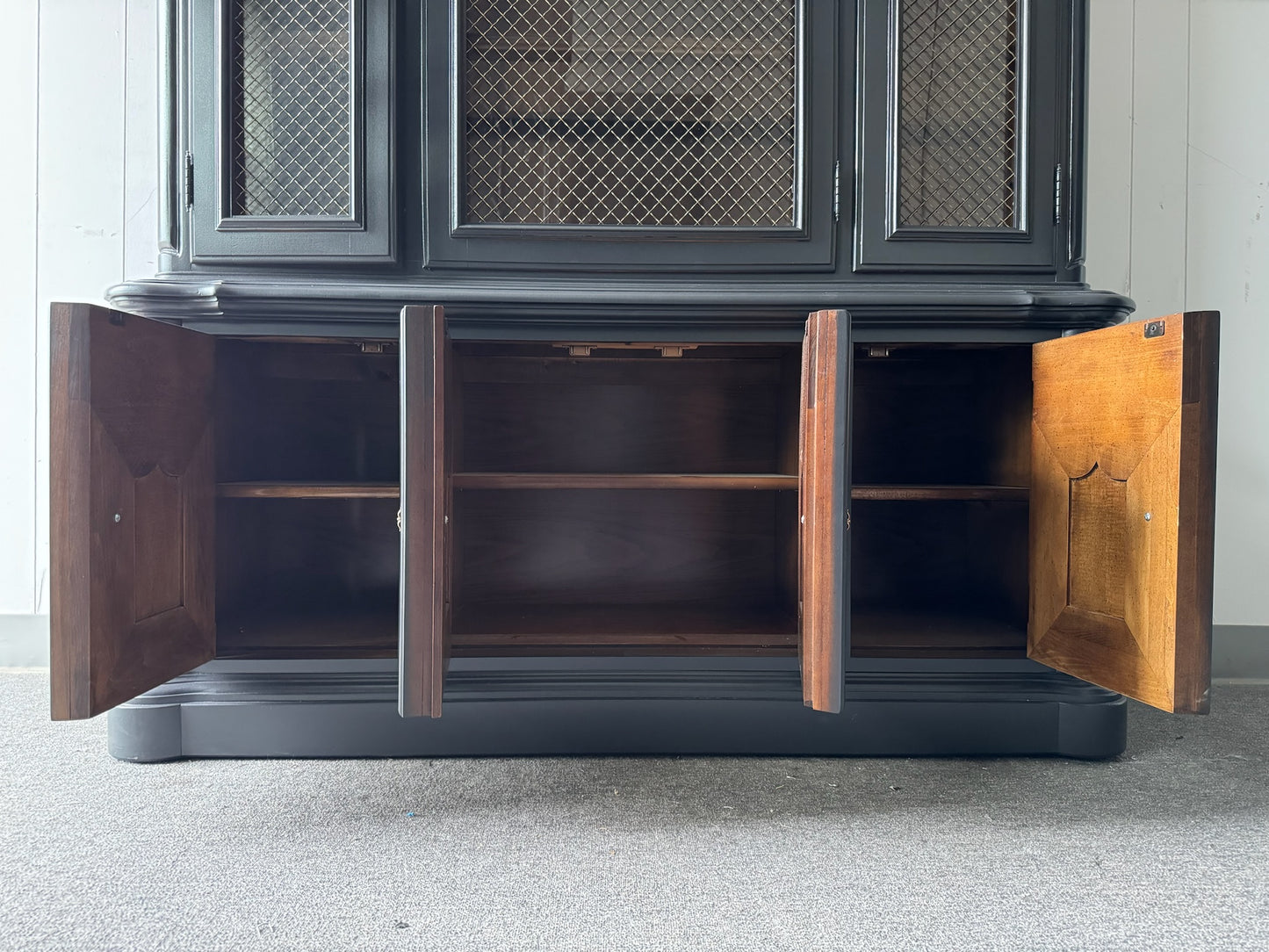 Large Black Hutch